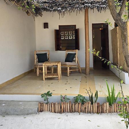 Ha Beach Hotel Zanzibar ジャンビアニ エクステリア 写真