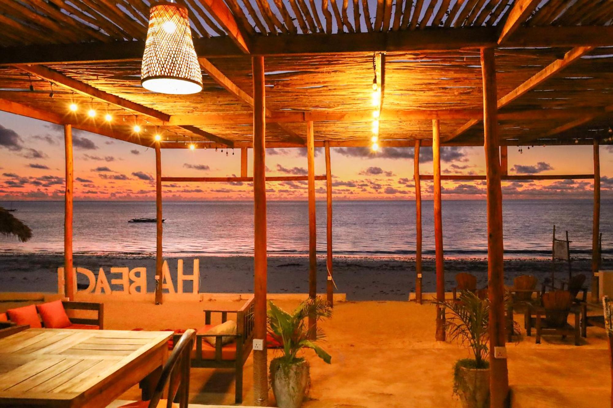 Ha Beach Hotel Zanzibar ジャンビアニ エクステリア 写真