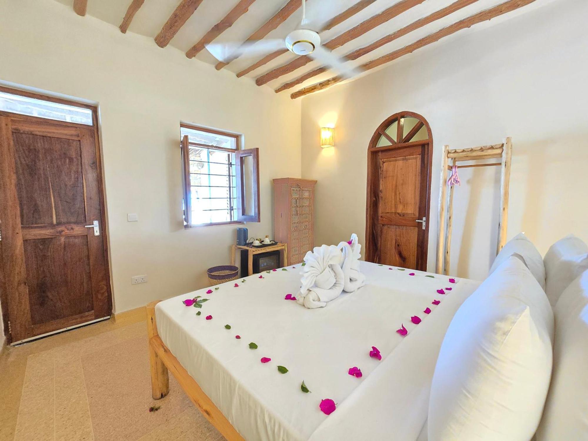 Ha Beach Hotel Zanzibar ジャンビアニ エクステリア 写真