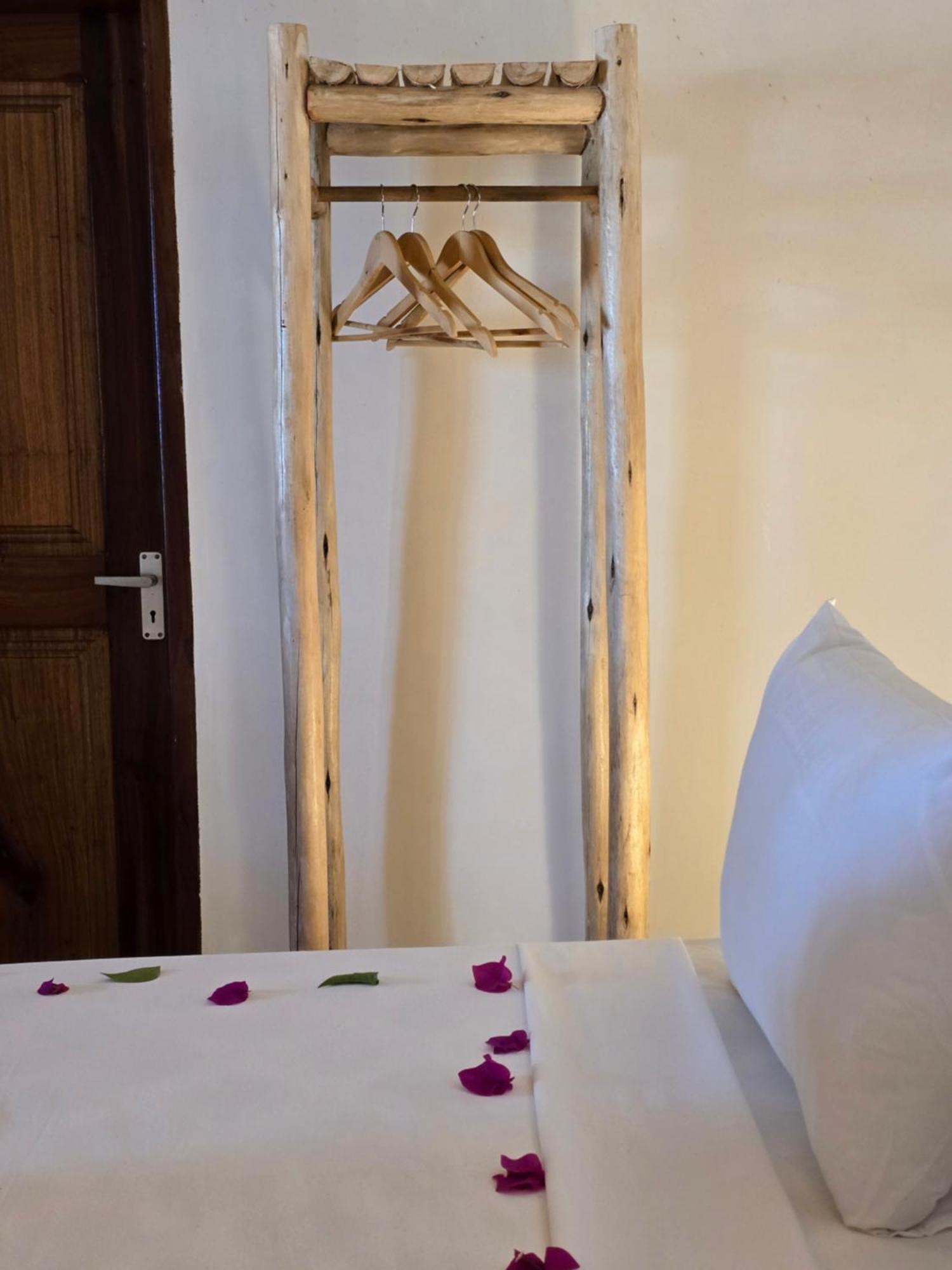 Ha Beach Hotel Zanzibar ジャンビアニ エクステリア 写真