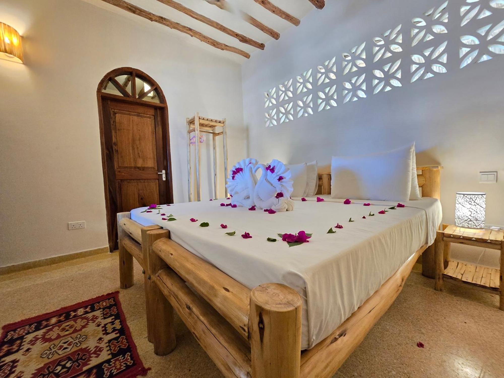 Ha Beach Hotel Zanzibar ジャンビアニ エクステリア 写真